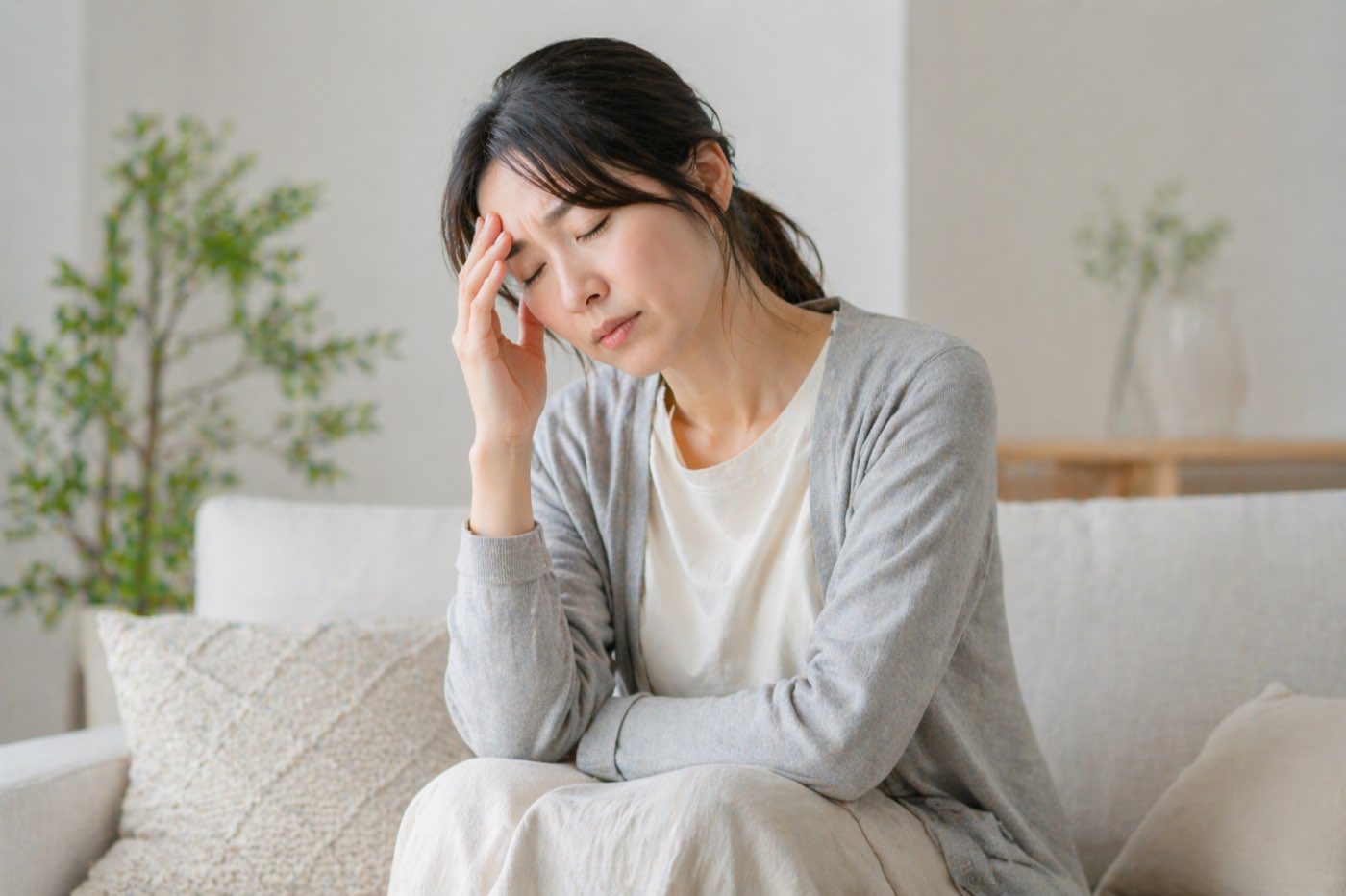 自律神経の乱れで不調を感じる女性 - 今西健はり・灸院(大阪府八尾市)